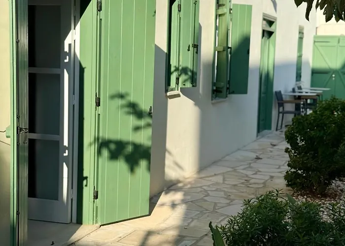 Kiti Traditional Residences